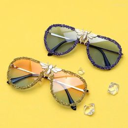 Sunglasses Vintage Shining Men Women Fashion Oversized Oval Shades Eyewear With Bee Metal Frame Gradient UV400 Sun Glasses 2024