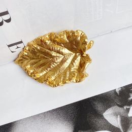 Brooches Retro Spring And Autumn European Style Fashion Texture Metal Beat Leaf Brooch Accessories