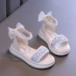 Сандалии Детские детские ботинки принцессы 2024 Летние женские сокровища с открытыми точками моды мягкие подошвы без скольжения пляж H240504