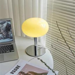 Table Lamps INS Girl Bedside Lamp Bedroom Decoration Night Light Bauhaus Postmodern Simple Retro Glass Macaron Ambient