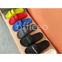 Neueste Sommer-Mode-Slipper Designer Sandals Casual Fashion Beach Sladers Solid Color Design Trend Männer und Frauen Größen 34-45