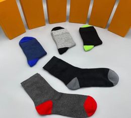 2021 top Classic L Socks mens Sock casual womens 100Cotton Candy Colour Printed 5 PairsBox embroidery whole man8996926