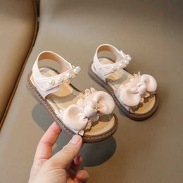 Sandals Childrens Princess Summer 2024 New Medium Large Soft Sole Foreign Style Pearl Bow Beach Shoes H240504