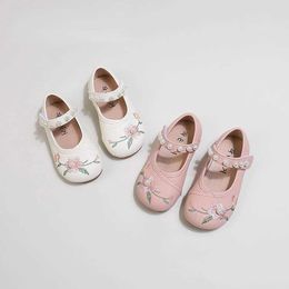 Flat shoes Kids Embroidered Princess Shoes 2024 Spring New Round Toe Leather Pearl Classic Children Flats Versatile Pink Girls H240504