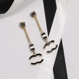 Stud Classic Luxury Brand Stud Earrings Black and White Enamel Cylinder Double Letter Pendant Chain Fringe Stud Earrings Never Fade Brass Jewellery Gift