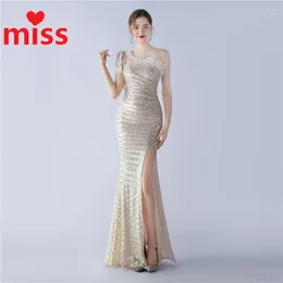 Casual Dresses Party Dress High-end Handmade Ostrich Hair Stock Sequins One Shoulder Long Evening Sleeveless Maxi For Women