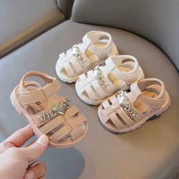 Sandals Summer Baby Soft Sole Hollow Out Kids for Girls Closed Toe Fashion Metal Chain Girl Princess Toddler Shoes H240504