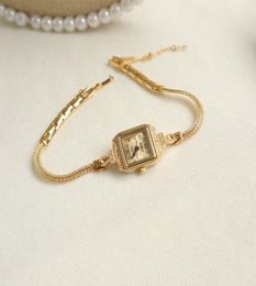 Small And Delicate Light Luxury Fine Watch Retro Hand Chain Type Square Gold Plating Bracelet Wristwatch For Women 6227L8496285