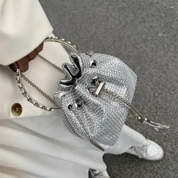 Shoulder Bags Diamonds Tassel Evening Clutch Bag Women Luxury Designer Chain Metal Ring Handle Shiny Crystal Bucket Purse Bridal Wedding