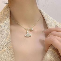 Designer Viviane Westwood Jewellery Empress Dowager Nanas Matching Pin Saturn Chain Necklace Personalised Fashionable Minimalist And Trendy Design Chain 571