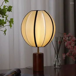 Floor Lamps Retro Nordic Fabric Table Lamp Living Room Atmosphere Bedroom Solid Wood Base Bedside Interior Decoration