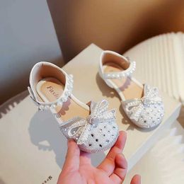 Sandals Summer New Korean Edition Bow Girl Princess Baotou Beautiful Pearl Crystal Shoes Soft Sole Childrens Leather H240504