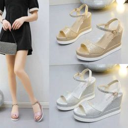 Sandals 2024 Summer New Slope Heel Womens Fashion Thick Soled Waterproof Platform Open Toe Button High Shoes H240504 MN1A