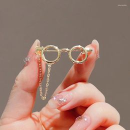 Brooches Creative Glasses Frame Metal Sunglasses Tassel Chain Lapel Pin Cartoon Backpack Clothes Badges Corsage Fashion Jewelry