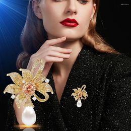 Brooches Retro Luxury Heavy Industry Daffodil Brooch Pearl Rhinestone Coat Jewellery Personalised Temperament Pin Accessories Decoration