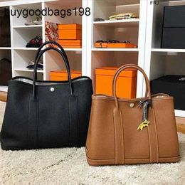 Designer Garden Party Bags 2024 New Top Layer Cowhide Versatile One Shoulder Oblique Span Tote Portable Big Shopping Bucket Have Logo