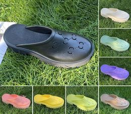 Luxo Slippers Slides Designers Mulheres Ladies Sandálias de plataforma oca feitas de materiais transparentes da moda sexy adorável ensolarado 3680791