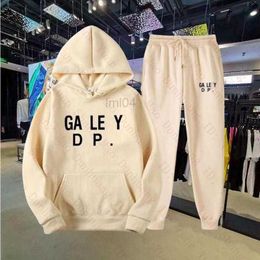 Mens Tracksuits Designer Tracksuits Mens Set Sweatsuit Sweatshirt Suits Solid Color Printed Men Women Clothes Spring Autumn Winter Pullover Hoodies and Joggers Pa