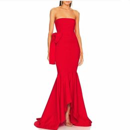 Vintage Long Red Crepe Strapless aftonklänningar med Bow Mermaid Hi-Lo ärmlös veckad asymmetrisk längd blixtlåsare tillbaka promenad för kvinnor