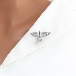 Brooches 2024 Fashion Minimalist Style Alloy Flying Fish Anti Glare Collar Pin