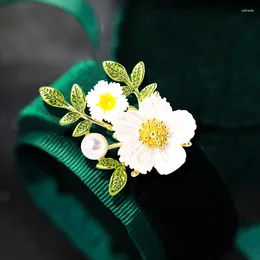 Brooches Classic Women Daisy Enamel Pearl Badges Pins Elegant Crystal Flower Plant Series Casual Corsage For Lady Party Wedding