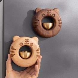 Decorative Figurines 1PC Walnut Wood Cartoon Tiger Wind Chime Magnetic Shopkeepers Bell For Door Opening Doorbell Hanging