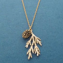Pendant Necklaces 2024 New Vintage Gold Forest Pine Tree Cone Necklace Suitable for Female Tribal Style Branch Birch Tree Jewellery Birthday Gift Q240430
