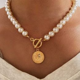 Pendant Necklaces Retro Pearl Metal Necklace Womens Fashion Coin Thick Chain Necklace Gold Necklace Butterfly Jewellery Trend 2024 Q240430
