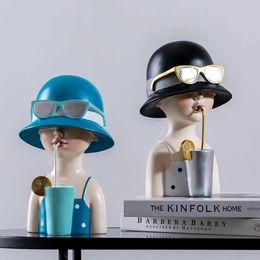 Decorative Objects Figurines Creative Nordic Cute Girl Resin Ornaments Home Decor Crafts Statue Desk Figurines Decoration Bookcase Gifts for Couples T240505