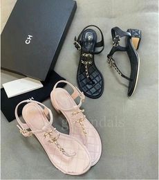 Designer flats sandal women shoes summer beach clip toe slides luxury brand flip flops quilted chain sandals low heel women slippers logo