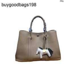 Designer Garden Bags Tote 2024 New Fashion Leather Bag Womens Large Capacity Bucket One Shoulder Portable Bridal Have Logo