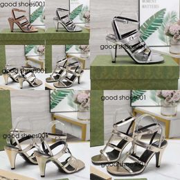 Top Quality Designer Sandals Women High Heels Lacquer Leather Ankle Strap Casual Dress Shoes Fashion Metal Buckle Decoration Slides Wedding Sandal Original