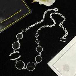 3Color Colar de alta qualidade Colar de titânio letra de aço colar pingente de pendente 18k colar de strass banhado a ouro para mulheres para festas de casamento de senhora Jewerlry Acessórios