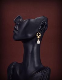 Hoops Earrings With Box Fashion Simple Pearl Earring Womens Jewellery Luxurys Designer Earrings Letter F Stud Earring Whole D2205594334