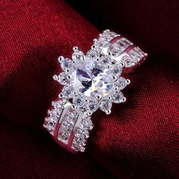 Cluster Rings noble crystal stone women 925 sterling silver Ring pretty nice wedding charm beautiful fashion Silver Colour Jewellery H240504