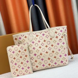 24ss Women Classics Flower Shoulde Baguette Leather Diagonal Crossbody Bag For Ladies Luxury Designer Handbag Saddle Bag Outdoor Travel Wallet Gold chain 31CM