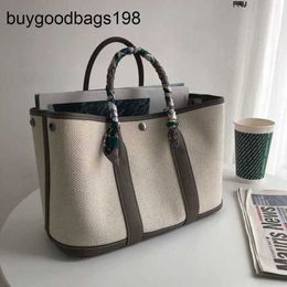 Designer Garden Party Bags 2024 New Canvas with Cowhide Top Layer Womens Handbag Large Capacity Leather Contrast Shoulder Tote Bag Have Logo Dkwp