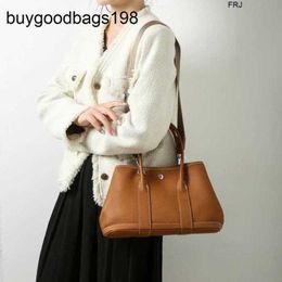 Designer Garden Bags Tote Bag New Large Capacity Hand Sewn Wax Line Togo First Layer Cowhide Street Trend Leather Womens Have Logo