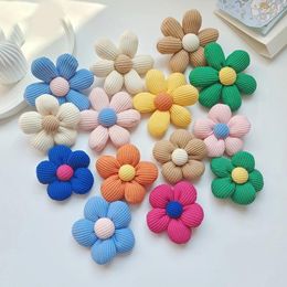 Brooches Cute Creative Knitted Cotton Filled Flower Brooch Badge Pins For Bag Backpacks Coat Decoration Accessories Couple Gift