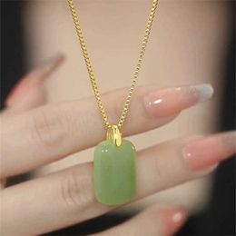 New High-end Feeling Such As a Sign Pendant Necklace Female Internet Celebrity with Fashionable Temperament and Safe Secure Collarbone Chain Neck