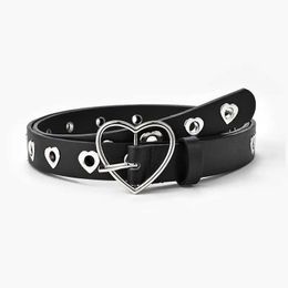 Belts Womens belt fashion leather punk with adjustable heart hole luxurious designer buckle used for dresses jeans cool H240504