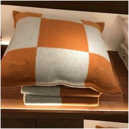 Cushion/Decorative Pillow Fashion Vintage Fleece Pillowcase Letter Brand European Er Ers Wool Throw Luxury Pillowcases Cushion Blanket Otym5