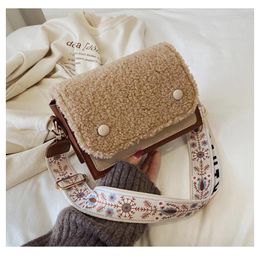 Shoulder Bags Lamb Wool Bag 2024 Winter Crossbody Fashion Wild Small Square Plush Female Mobile Phone Wallet Sac