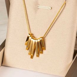 Pendant Necklaces 2024 New Gold Simple Fan-shaped Love Heart shaped Pendant Womens Necklace Elegant Titanium Steel Necklace Trend Luxury Jewellery Q240430