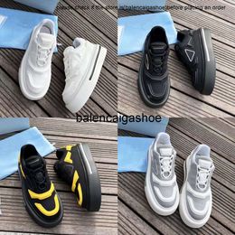 pradshoes Sneakers Designer Prades Macro Re-Nylon Casual Shoes Men Women Platform Sneaker Shiny Leather Recycled Nylon Trainers