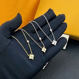 New Designer Design Women Pendant Necklace Stainless Steel Flower Ring Round Square Necklaces Designer Jewelry 2781