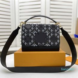 2021 Top Quality Crossbody Bag Handbags Purse Shoulder Bags Cowhide Leather Embroidery Pattern Twist Lock Turnlock Detachable Wide Strap Han 2795