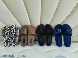 Novo popular Summer Summer Top Designer Casual Letra Selppers Sapateiros de Espuma das Mulheres Celas de Couro Flip Flip Sandals Womals Bedroom Shoelace Box Box