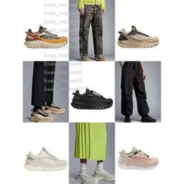 2024 Top designer MONCLAIR SHONES SNEAKERS CLÁSSICO BRANCO BLACK UNISISEX Fashion Couples Style Style Paris Sapatos de corrida ao ar livre Tênis de ponta de ponta 31