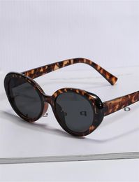 Piccoli occhiali da sole da sole Men039s UV Protection Sun Glass Women039s Retro Personality Fashion Oval Fram Glasses 20225087173